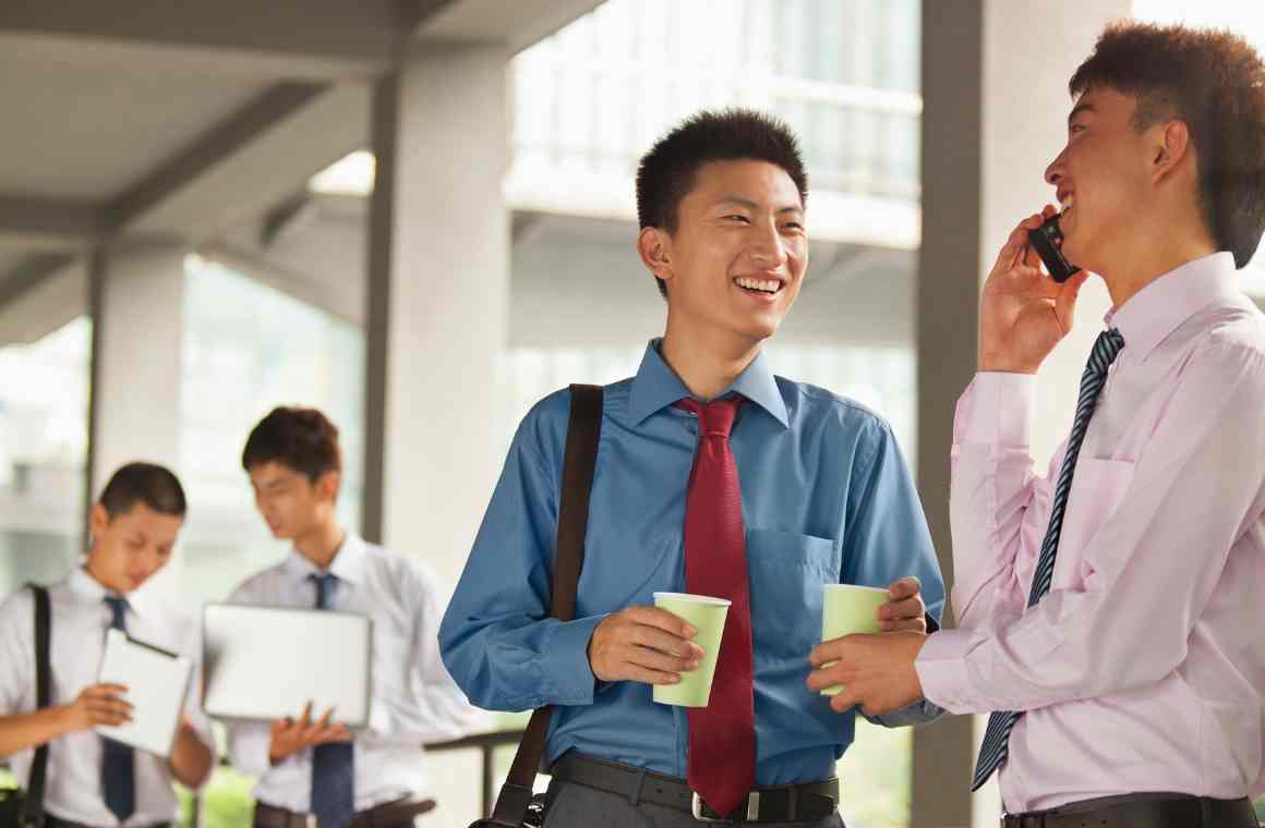 Mengenal karyawan introvert: ciri-ciri, potensi, dan cara menghadapi mereka di tempat kerja - Sintesa Resourcing